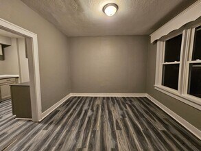 1212 Queensbury St in Pittsburgh, PA - Building Photo - Building Photo