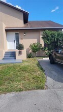 914 NW 106th Ave Cir in Miami, FL - Building Photo - Building Photo