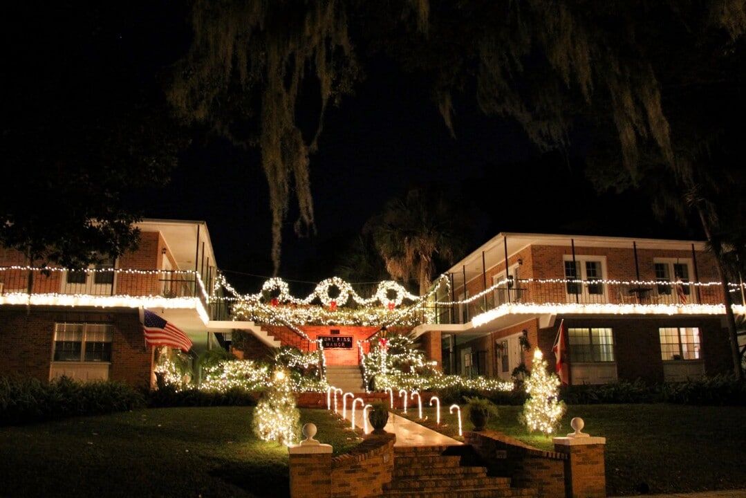 Fort King Manor in Ocala, FL - Foto de edificio