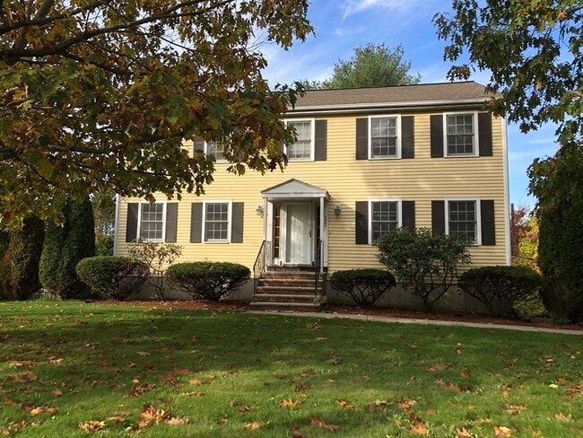 322 Lowell St in Lexington, MA - Building Photo - Building Photo
