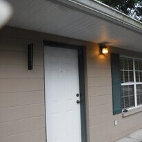 1021 NE 2nd Ave in Trenton, FL - Building Photo