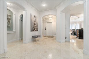 2650 Bolero Dr in Naples, FL - Building Photo