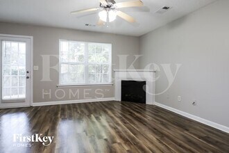 1919 Simmons Ln in Hampton, GA - Foto de edificio - Building Photo
