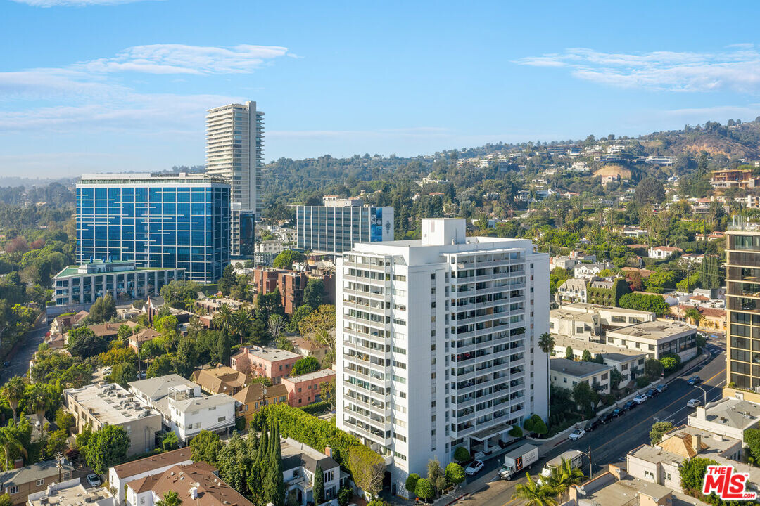 999 N Doheny Dr in West Hollywood, CA - Building Photo