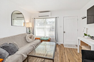 512 Paulding Ave in Pensacola, FL - Building Photo - Interior Photo