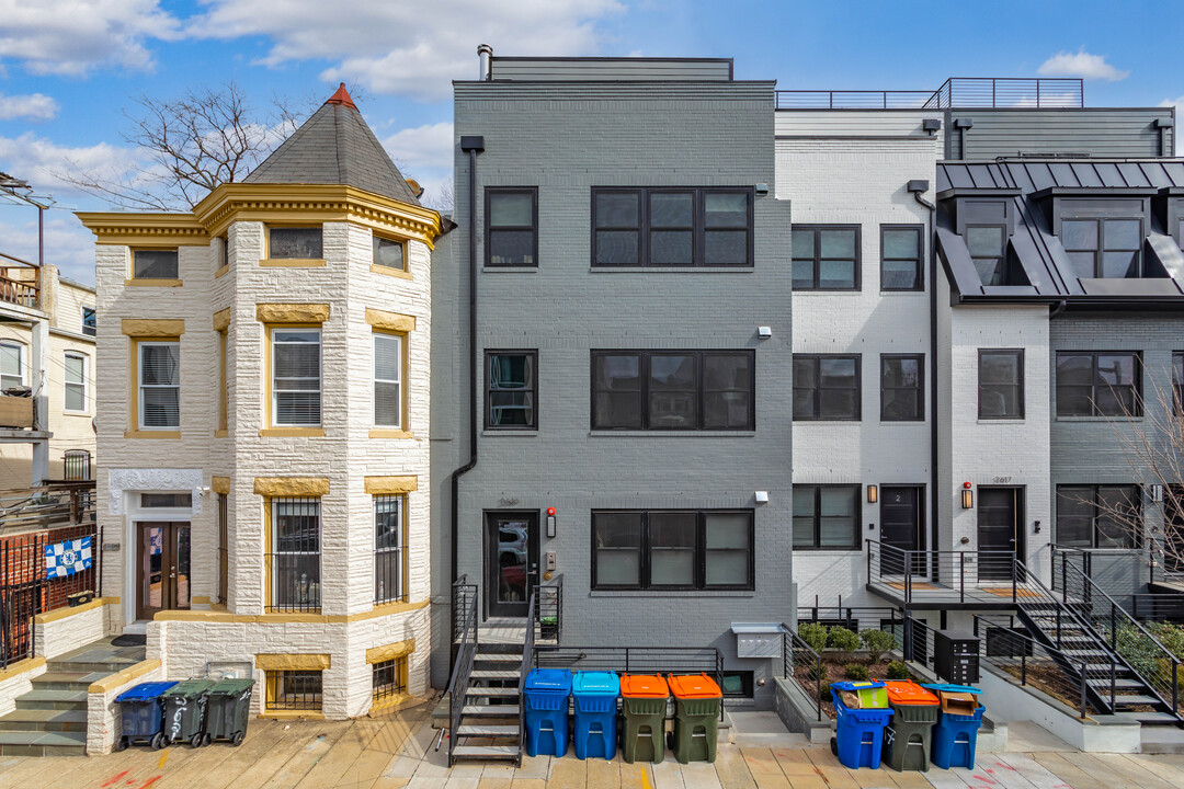 2619 University Pl Nw in Washington, DC - Building Photo