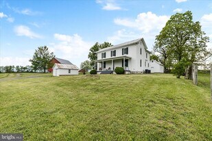 5452 Middle Rd in Winchester, VA - Building Photo