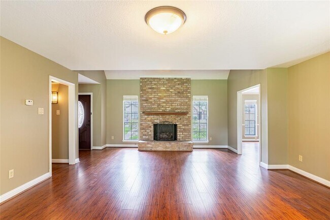 2414 Cypress Hill in Sugar Land, TX - Foto de edificio - Building Photo