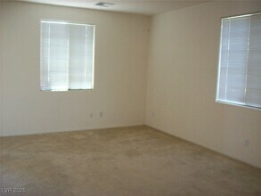 7960 Violet Dawn St in Las Vegas, NV - Building Photo - Building Photo