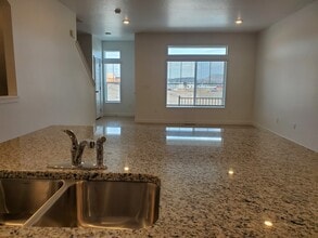 4350 W Dixon Way in Lehi, UT - Building Photo - Building Photo