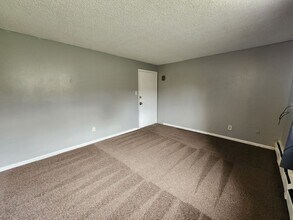 1908 Clinton St in Aurora, CO - Building Photo - Building Photo