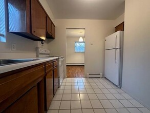 16A Van Wicklen Ct in Huntington, NY - Foto de edificio - Building Photo