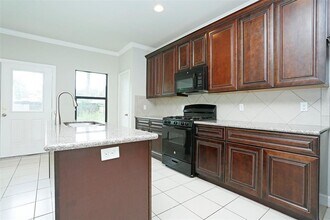 990 Grenshaw St-Unit -A in Houston, TX - Building Photo - Building Photo