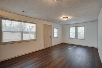 927 Hulana St in Rossville, GA - Foto de edificio - Building Photo