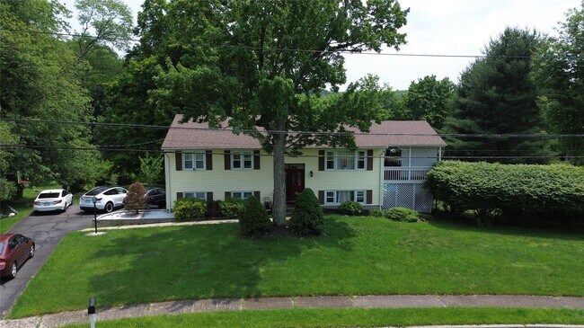 6 Clinton Ct in Monroe, NY - Building Photo - Building Photo