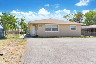 2534 Cleveland St-Unit -2534 in Hollywood, FL - Building Photo - Building Photo