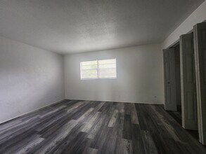 1140 S Ridgewood Ave in Daytona Beach, FL - Foto de edificio - Building Photo