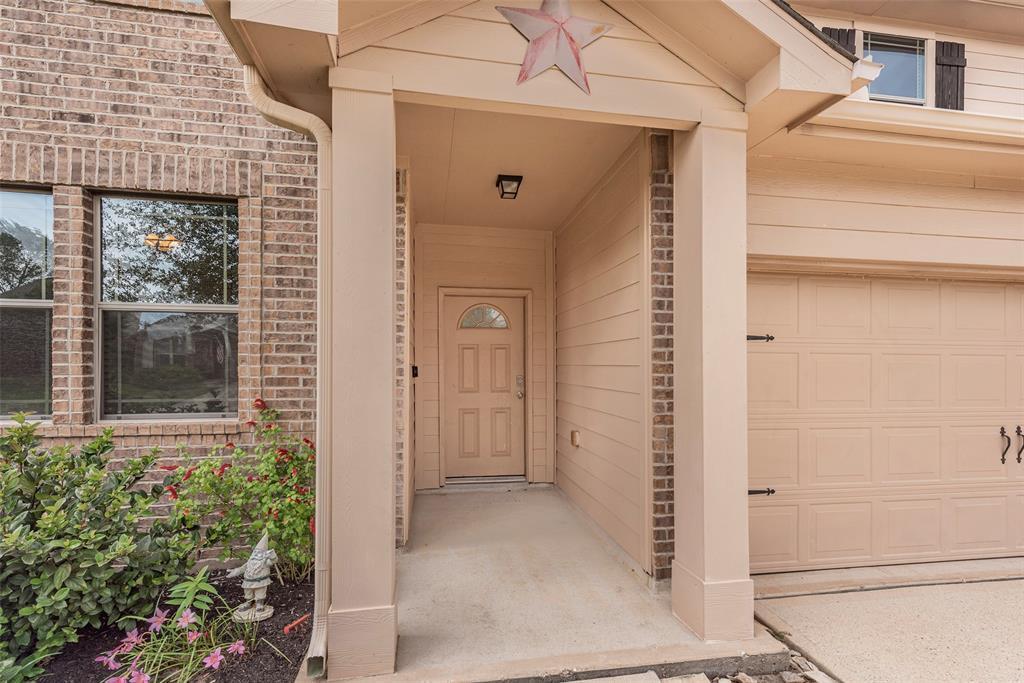 106 Crown Point Ct in Magnolia, TX - Building Photo