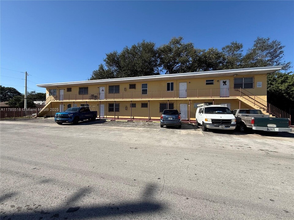 7000 NW 8th Ave in Miami, FL - Building Photo