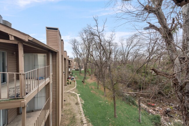 6050 Melody Ln-Unit -341 in Dallas, TX - Building Photo - Building Photo