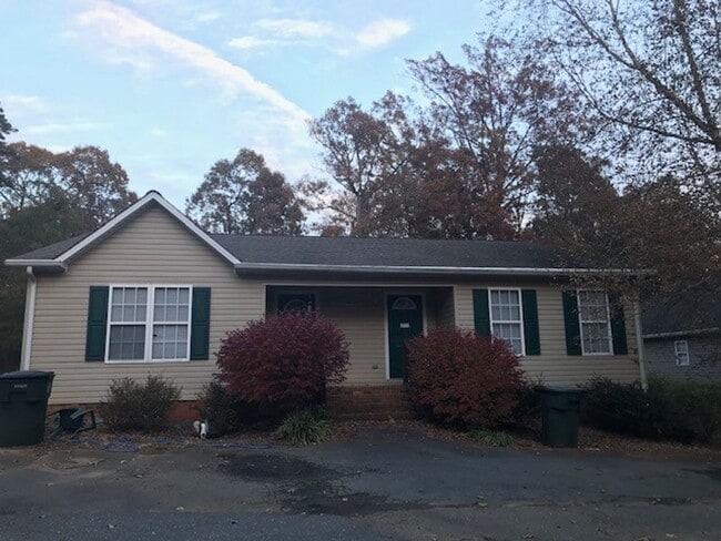 property at 2956 Forest Park Dr