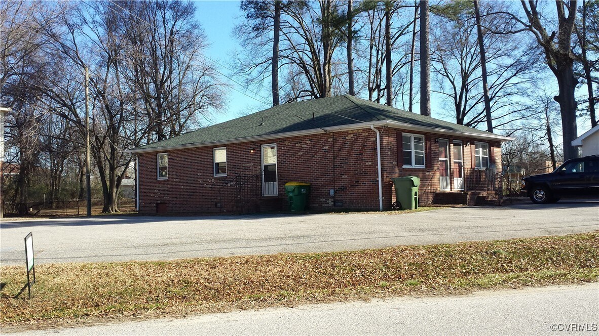 901 Cedar Level Rd in Hopewell, VA - Building Photo