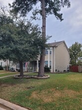 23619 Twisting Falls Drive in Spring, TX - Foto de edificio - Building Photo