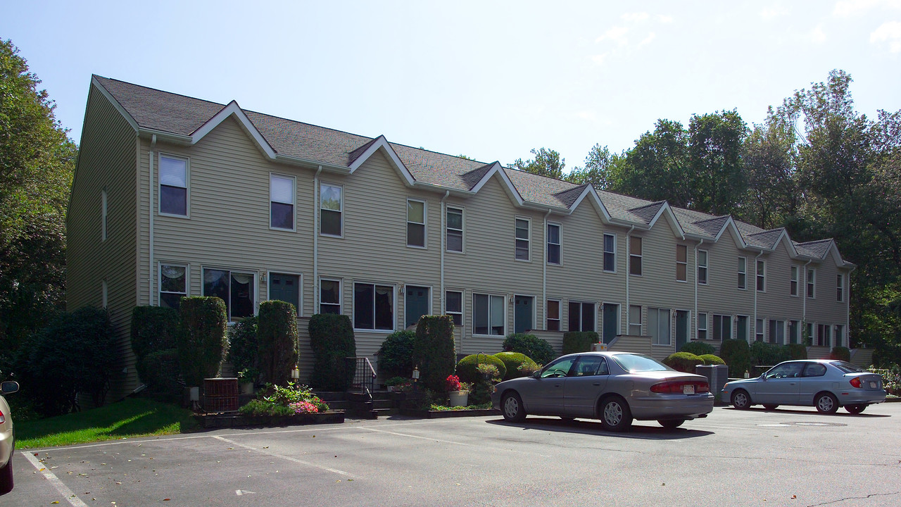 18 Winter St in Foxboro, MA - Building Photo