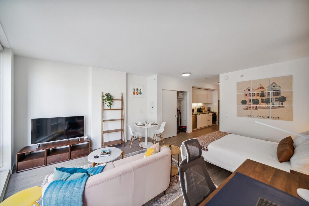 18 10th St in San Francisco, CA - Building Photo