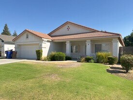 8417 Seven Hills Dr in Bakersfield, CA - Building Photo