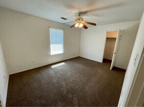 107 S 1st St in Sanger, TX - Foto de edificio - Building Photo