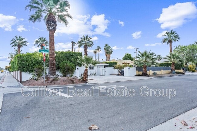 502 Calle Santa Rosa S in Palm Springs, CA - Building Photo - Building Photo