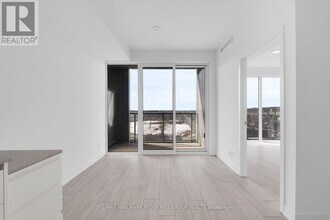 39 Mary St in Barrie, ON - Building Photo - Building Photo