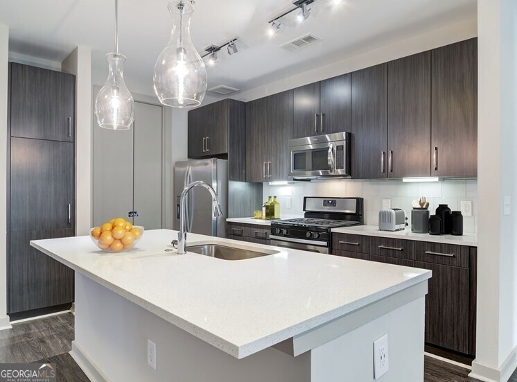 2144 Peachtree Rd NW, Unit 0424 in Atlanta, GA - Building Photo