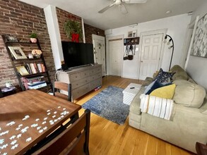 13 Thacher St, Unit 1 in Boston, MA - Foto de edificio - Building Photo