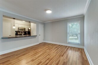 5925 E University Blvd in Dallas, TX - Building Photo - Building Photo