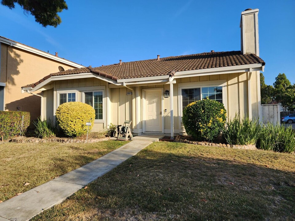 4662 Phebe Ave in Fremont, CA - Foto de edificio