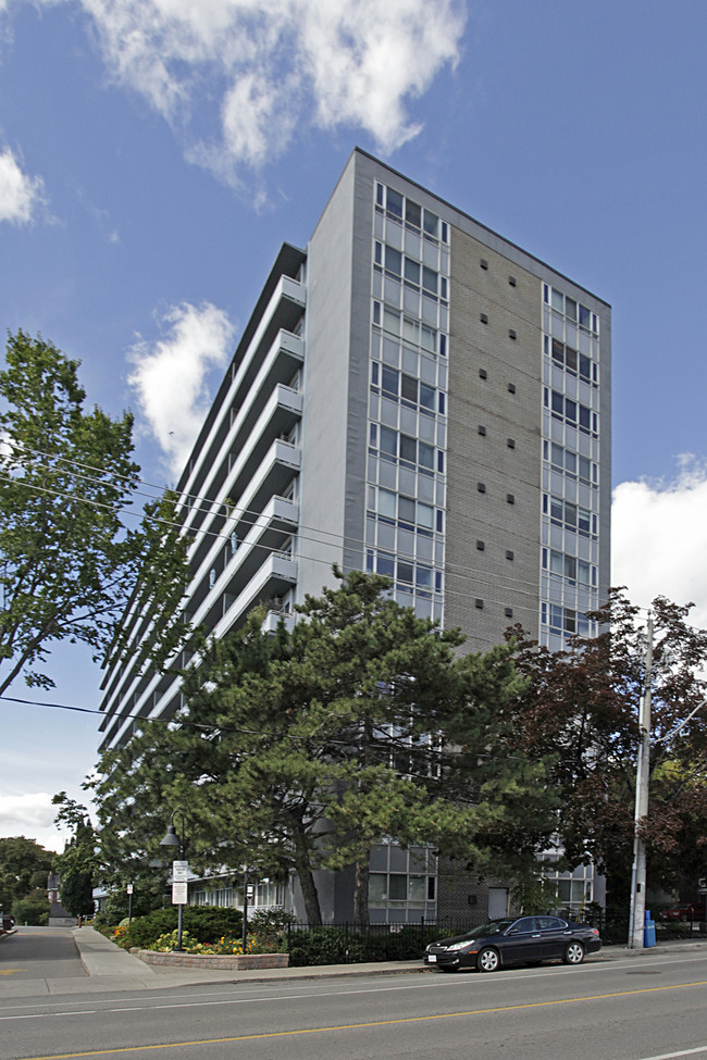 580 Christie St in Toronto, ON - Building Photo - Primary Photo