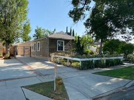 18400 Jovan St, Unit 18398 in Tarzana, CA - Building Photo