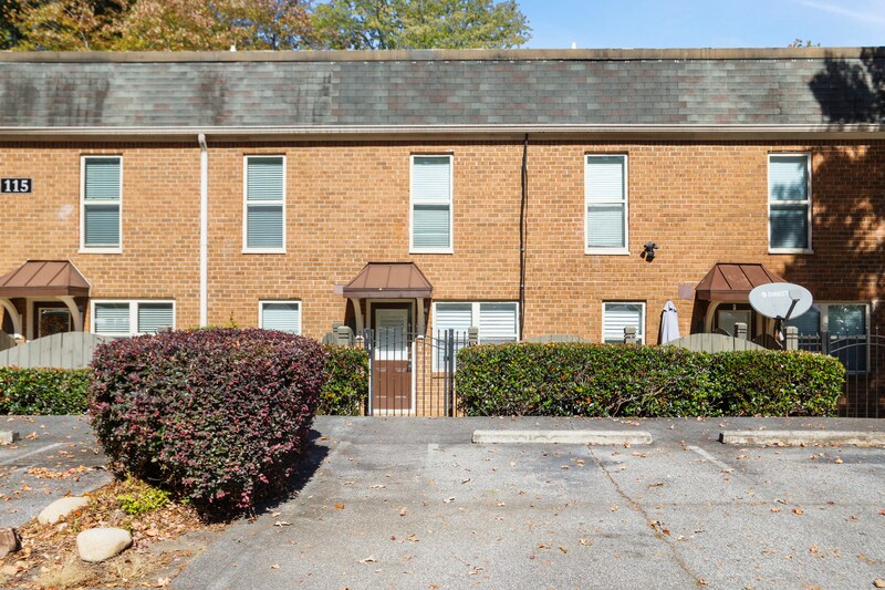 115 Winding River Dr in Atlanta, GA - Building Photo