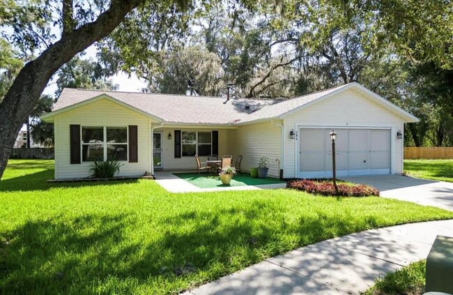 104 Cherry Blossom Ln in Lady Lake, FL - Building Photo - Building Photo