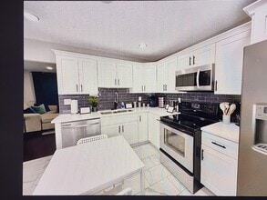 4112 Bowers Pointe Dr SW, Unit Home Away From Home in Lilburn, GA - Building Photo - Building Photo