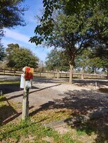 21511 Parker Rd in Tomball, TX - Building Photo