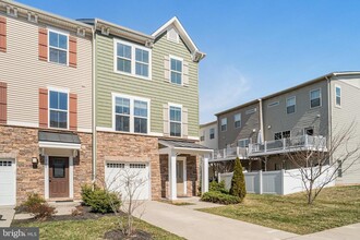 10778 Hinton Wy in Manassas, VA - Foto de edificio - Building Photo