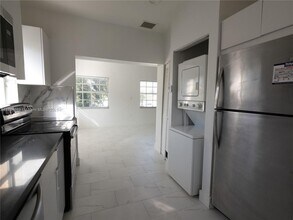 2272 NW 2nd St in Miami, FL - Building Photo - Building Photo