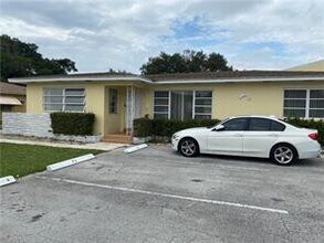 2525 Pierce St in Hollywood, FL - Building Photo - Building Photo