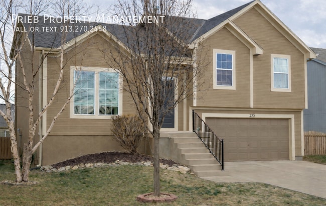 property at 233 W Fountain Cir