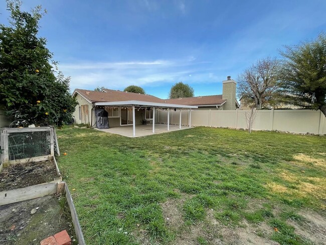 25686 Alicante Dr in Santa Clarita, CA - Building Photo - Building Photo