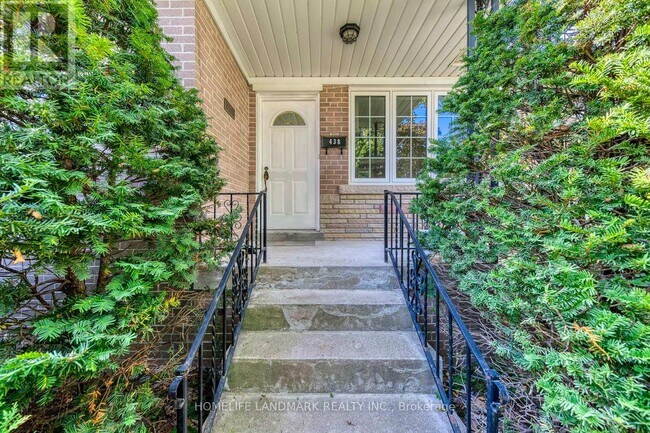 438 Sandmere Pl in Oakville, ON - Building Photo - Building Photo