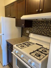 3710 N Pine Grove Ave, Unit ONE BED in Chicago, IL - Building Photo - Building Photo